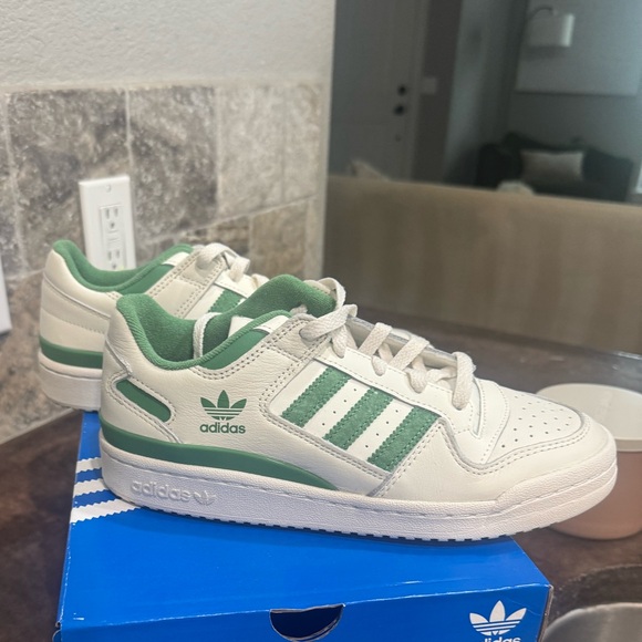 Worn Once: adidas Originals Forum Low Classic trainers - Men's 6 - Picture 2 of 7